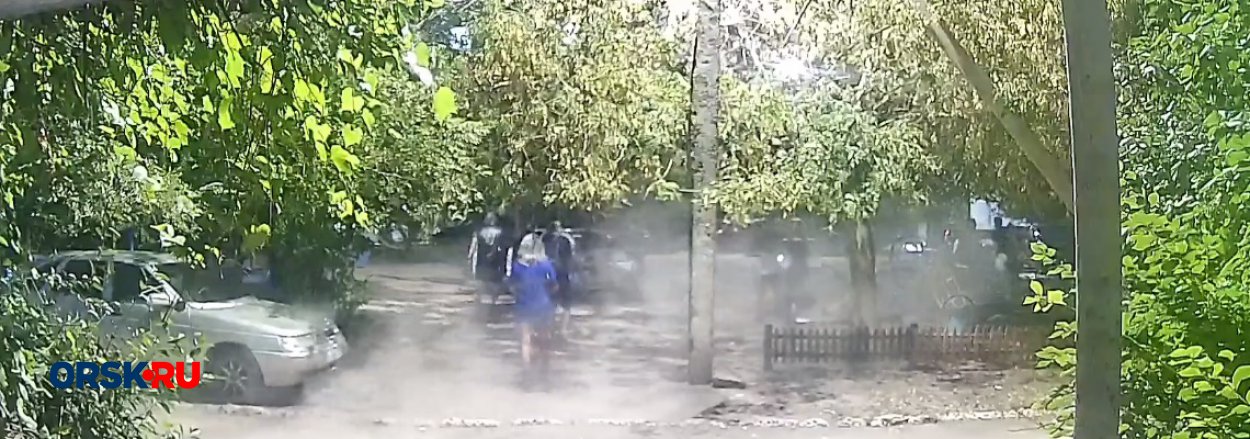 В Орске задержали 20-летнего водителя, который едва не сбил детей на детской площадке В Орске задержали 20-летнего водителя, который едва не сбил детей на детской площадке