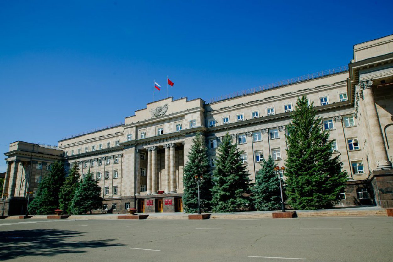 Евгений Солнцев поручил усилить меры безопасности в школах и на избирательных участках Оренбуржья