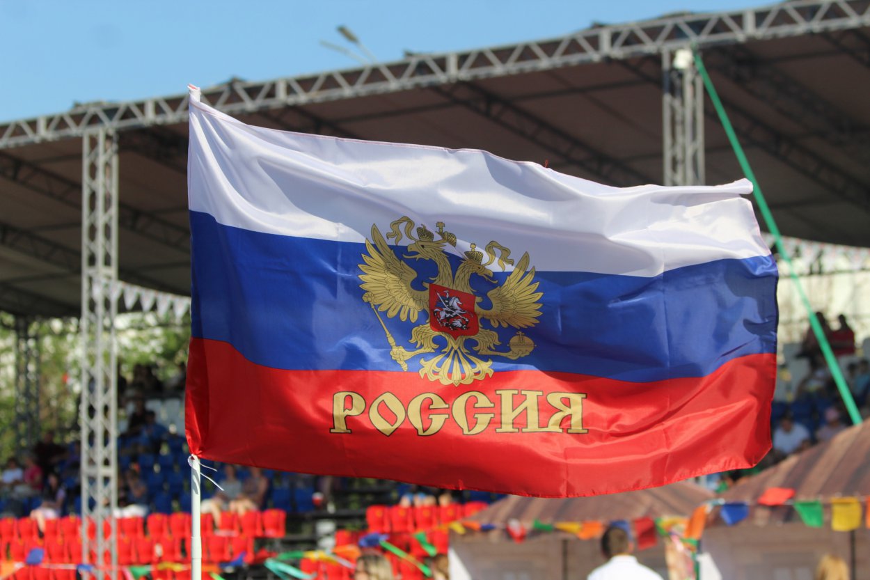 В чём смысл выбранных цветов флага России: день триколора В чём смысл выбранных цветов флага России: день триколора