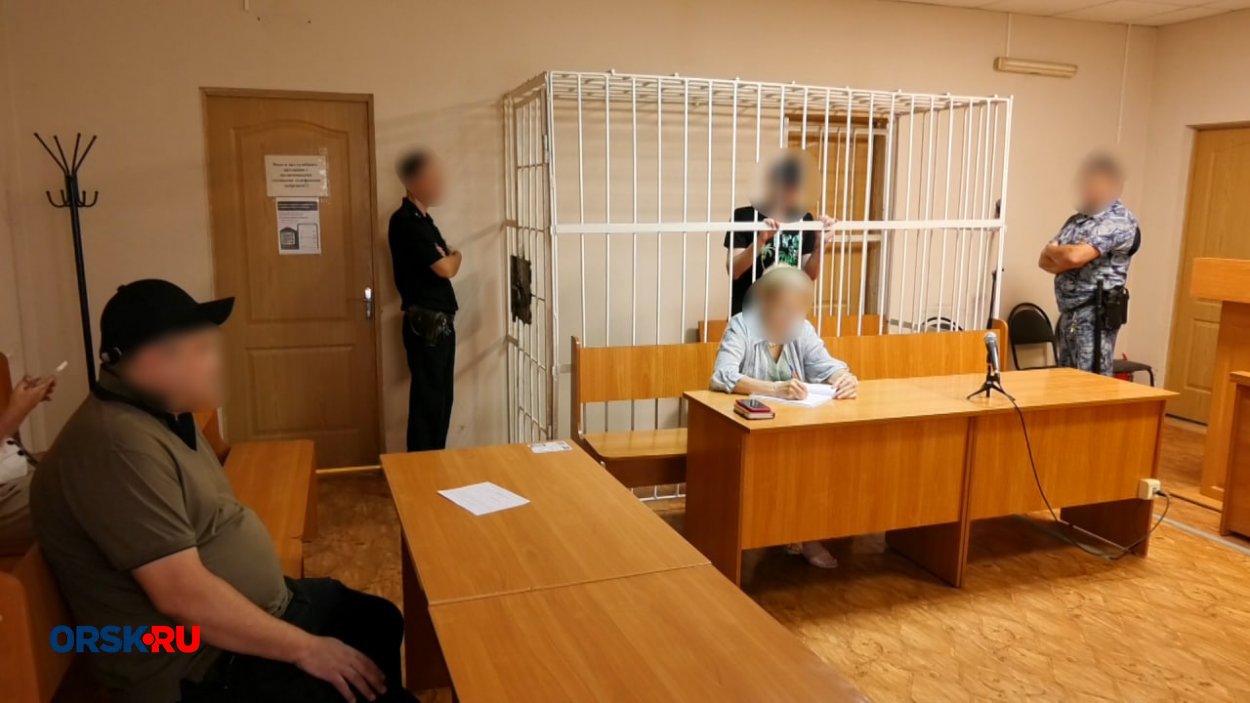 Орчанина, которого судят за нападение на таксиста, избил женщину