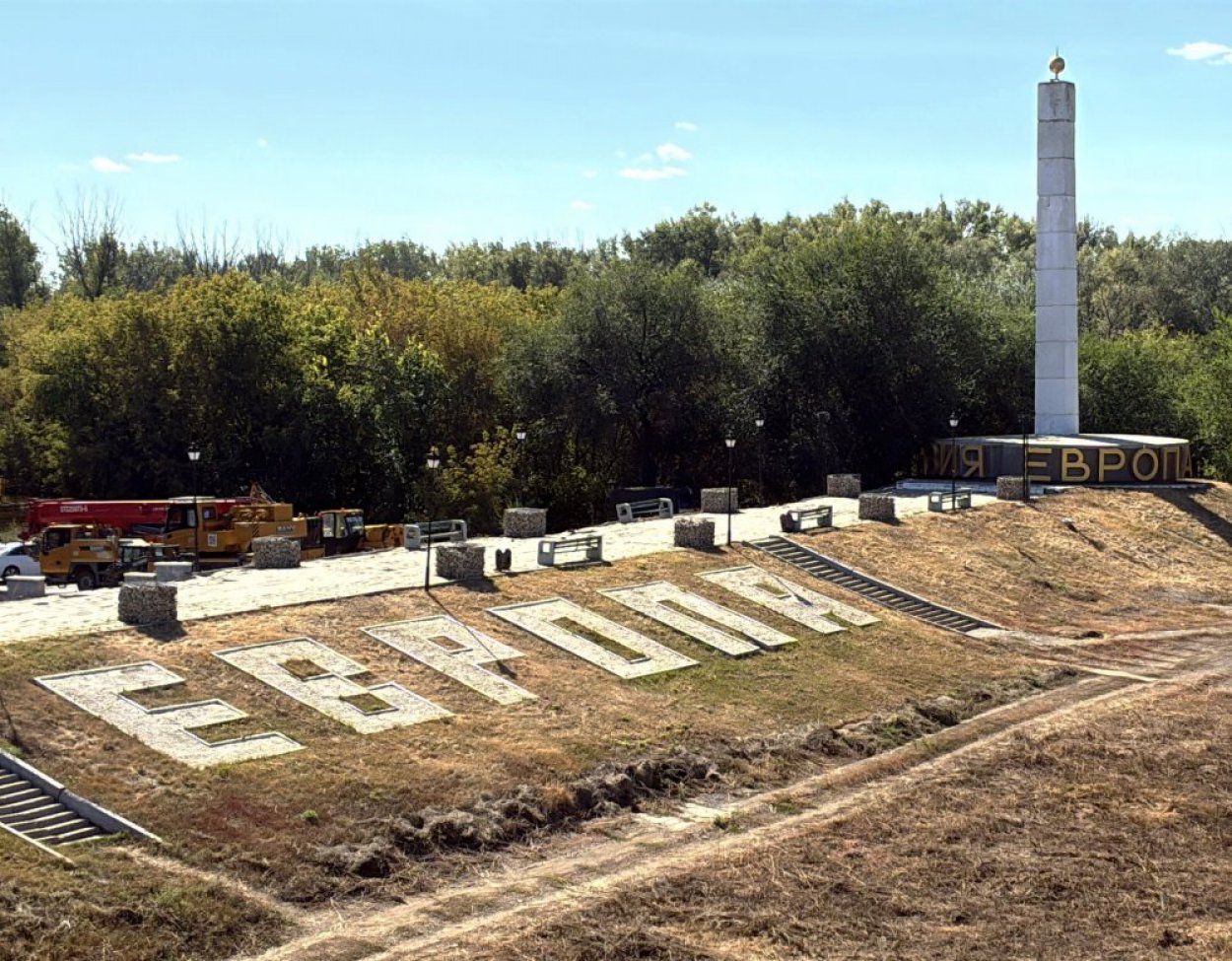 Когда будет наведен порядок у стелы, ставшей символом города?