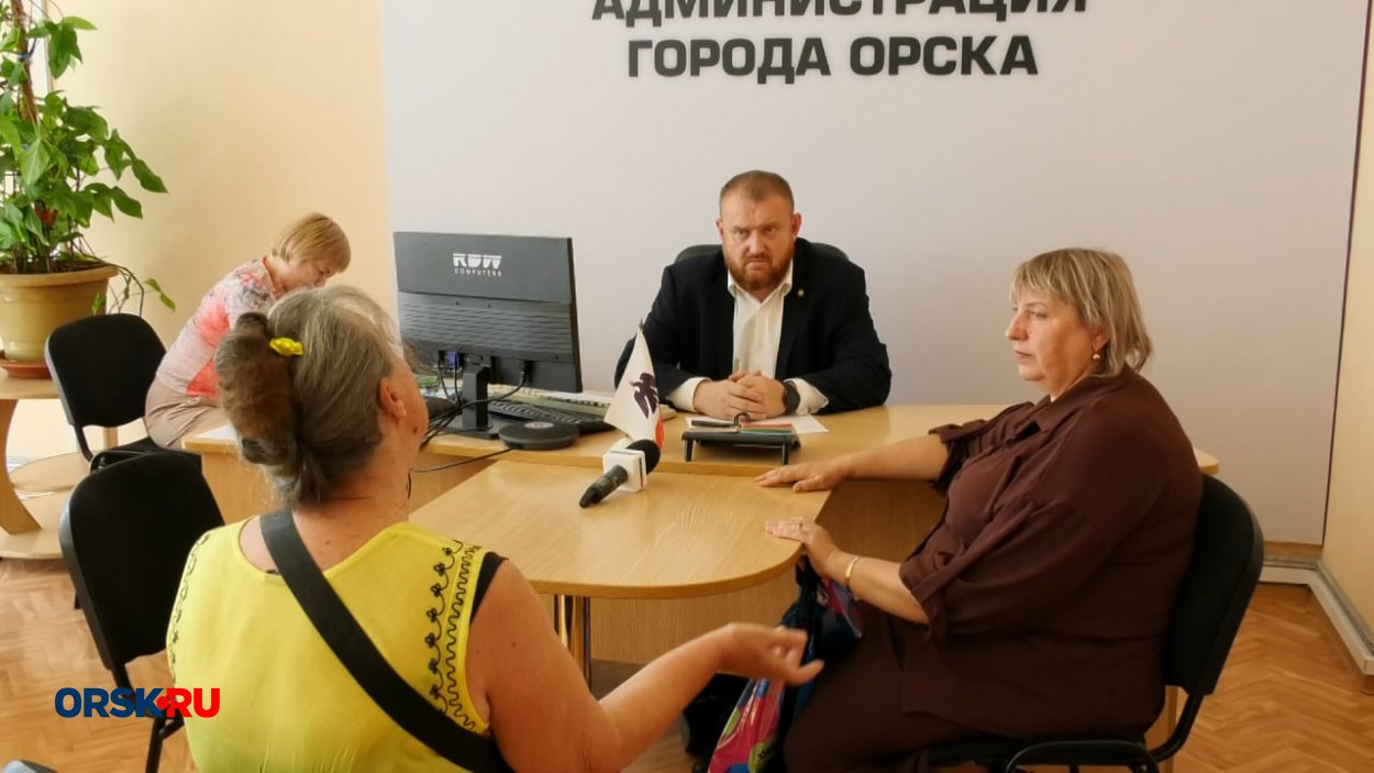 «Можно один раз без огоньков?» Жители Зверофермы попросили у главы Орска воду вместо праздника