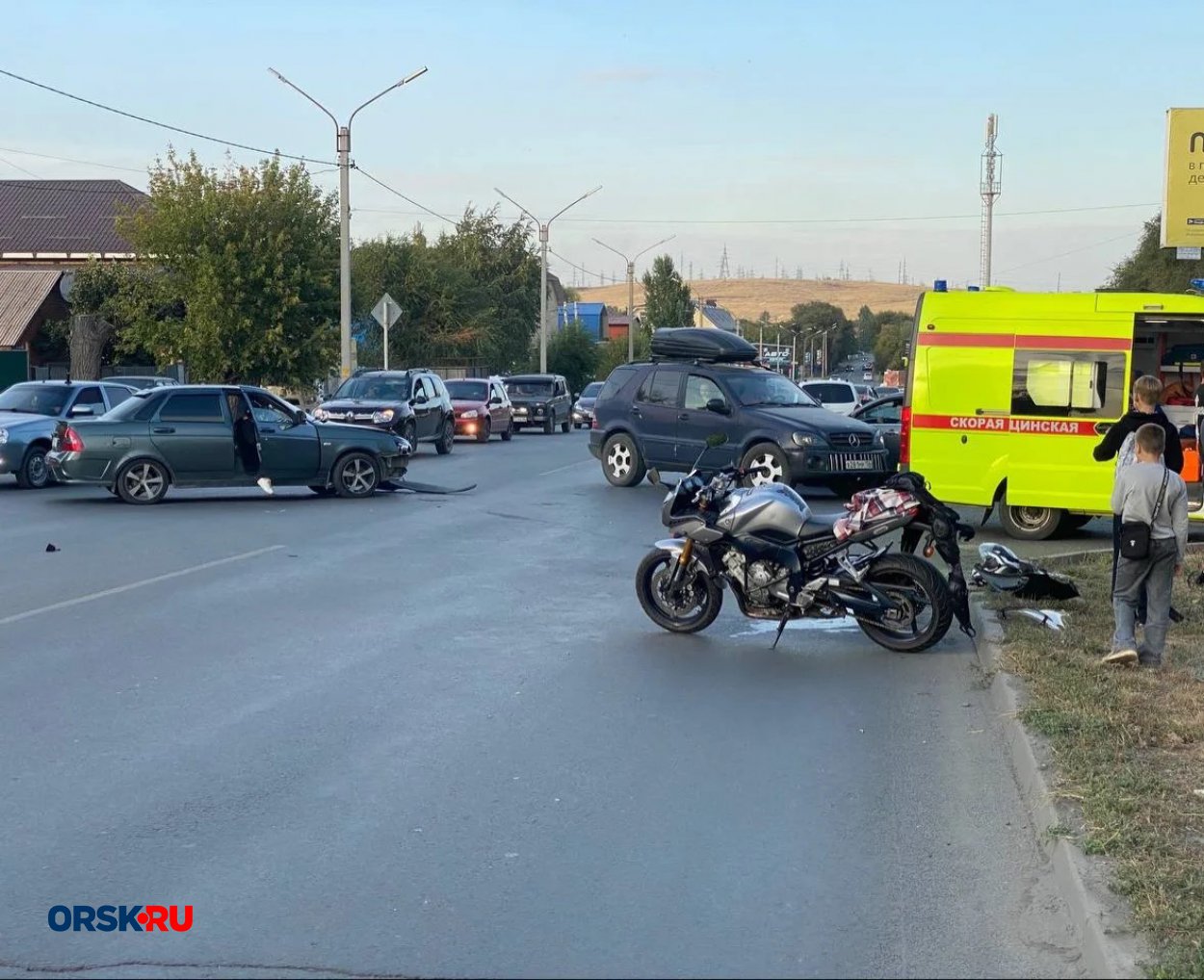 Мотоцикл и Приора столкнулись на пересечении Тагильской и Короленко Мотоцикл и Приора столкнулись на пересечении Тагильской и Короленко