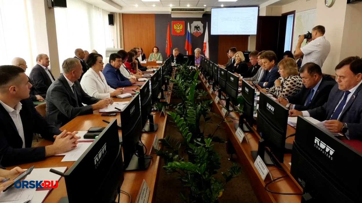 Два депутата Орского горсовета досрочно сложили полномочия