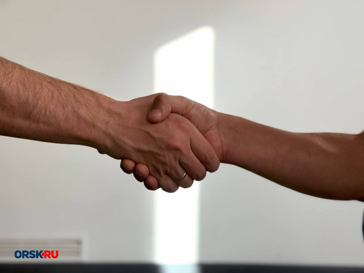 С начальником на короткой ноге: сколько оренбуржцев дружат со своим руководством