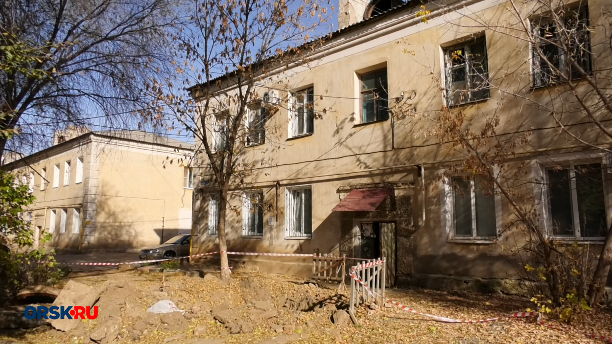 Жильцы дома без отопления в переулке Косом шутят, что скоро переедут жить в подъезд Жильцы дома без отопления в переулке Косом шутят, что скоро переедут жить в подъезд
